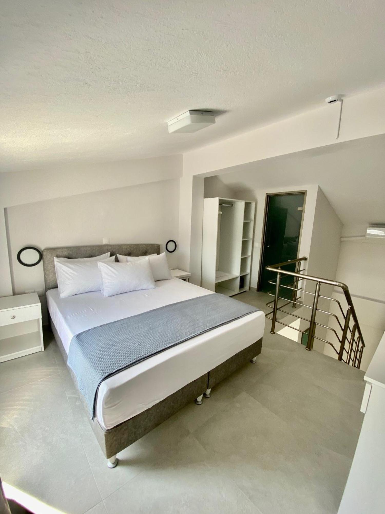 Interni Luxury Living Appartement Nikiti  Buitenkant foto